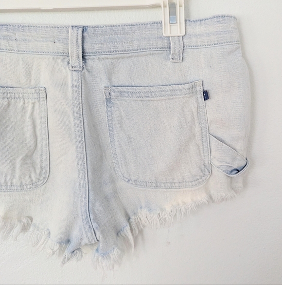 Anthropologie Pilcro Shortie Shorts Frayed Hem Light Wash Low Rise Distressed 27 - Picture 5 of 10